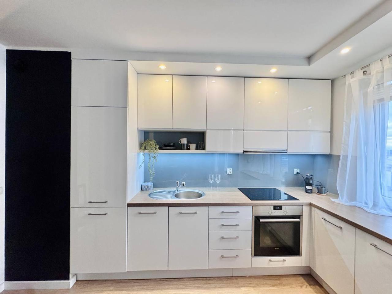 C- Home4U - Apartment With A City View Close To Aquapark, Parking In Secured Area Cracóvia Exterior foto
