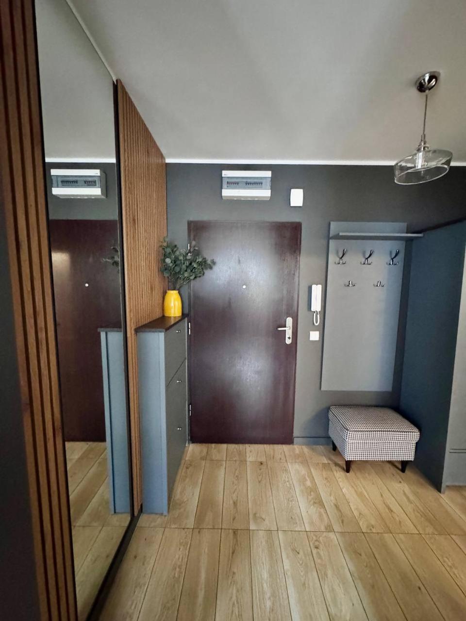 C- Home4U - Apartment With A City View Close To Aquapark, Parking In Secured Area Cracóvia Exterior foto