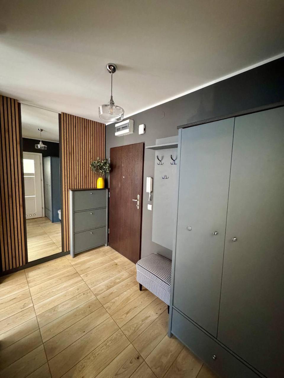 C- Home4U - Apartment With A City View Close To Aquapark, Parking In Secured Area Cracóvia Exterior foto