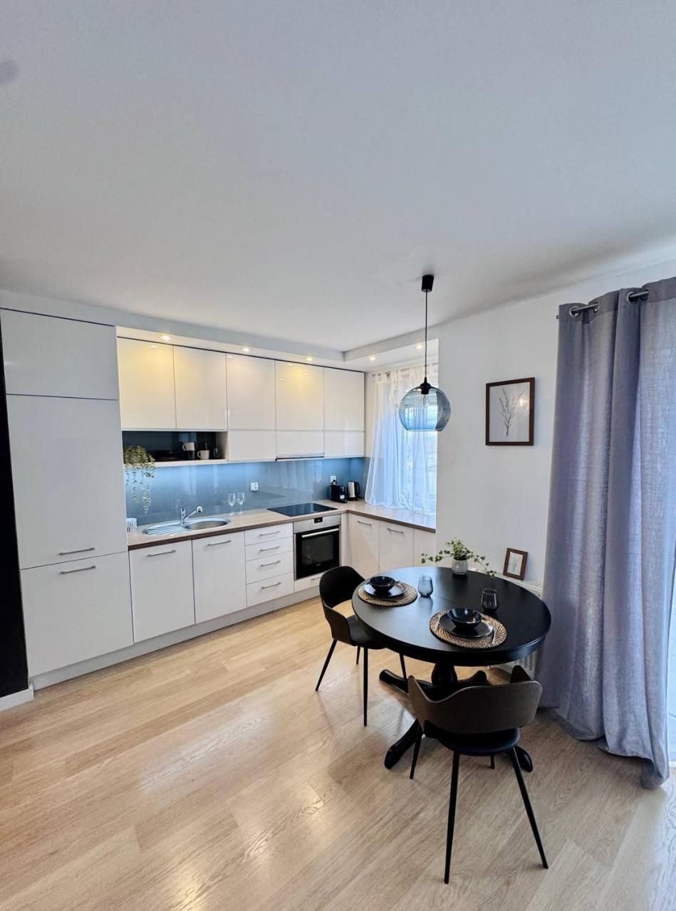 C- Home4U - Apartment With A City View Close To Aquapark, Parking In Secured Area Cracóvia Exterior foto